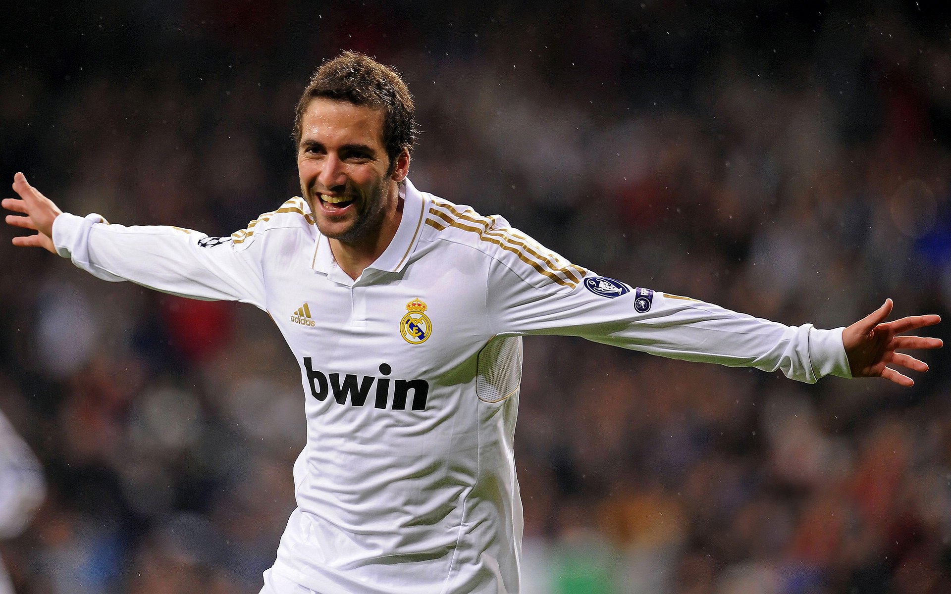 绝境铸就传奇，广东队最后时刻力克篮网，利拉德统治级数据诠释何为孤胆英雄