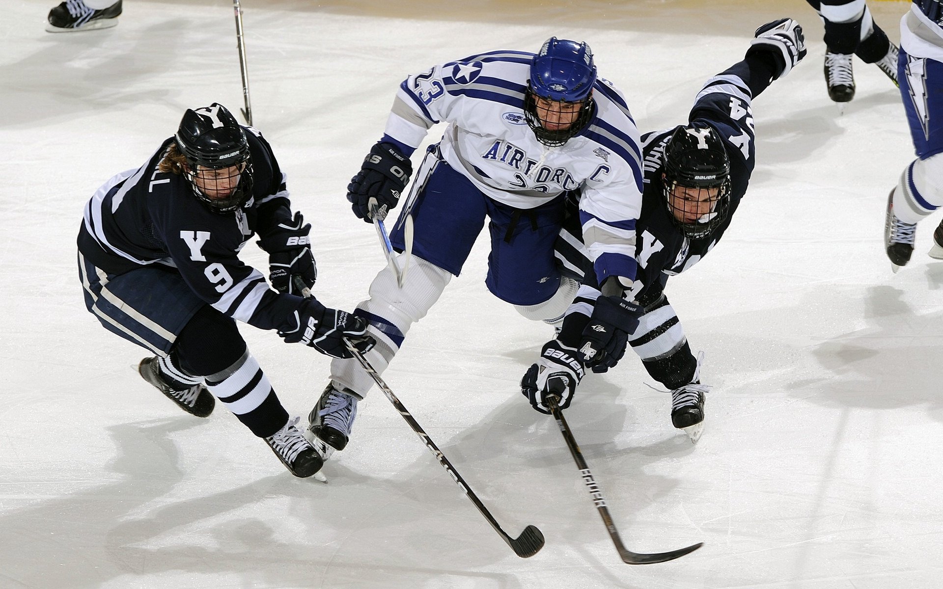 孤胆英雄的史诗，李梓嘉扛起全队，印度队完胜丹麦队改写羽坛格局